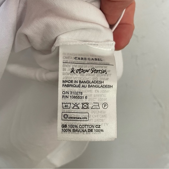 & Other Stories White with Red Apple Embroidery Classic Preppy Short Sleeve Tee - Picture 4 of 5